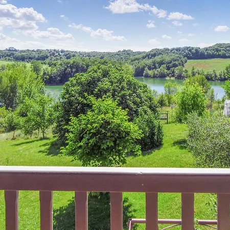 2 Bedroom Amazing In Holiday home