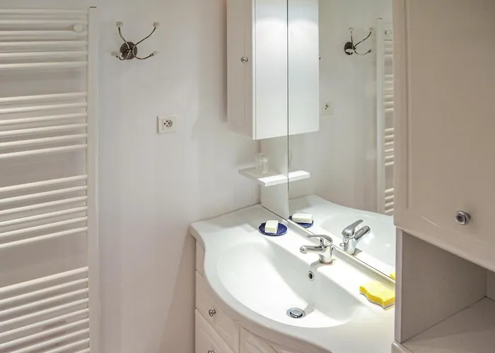 2 Bedroom In * Saint-Salvy